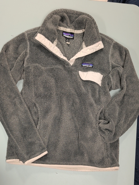 Patagonia Jackets & Blazers - Patagonia Women's Gray Snap-T Fleece Pullover with White Trim Sz S.